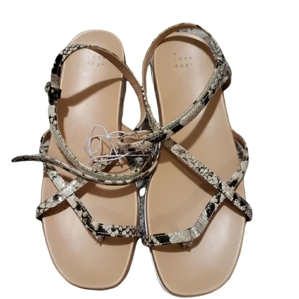 A new day Women's strappy Toe Loop Sandals sz 10